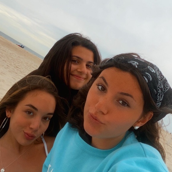 Meet your Posher, Alexis - Picture 1 of 1